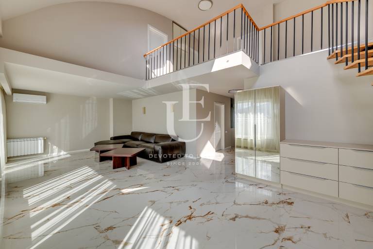 Elegant Four-Bedroom Duplex with an Excellent Location