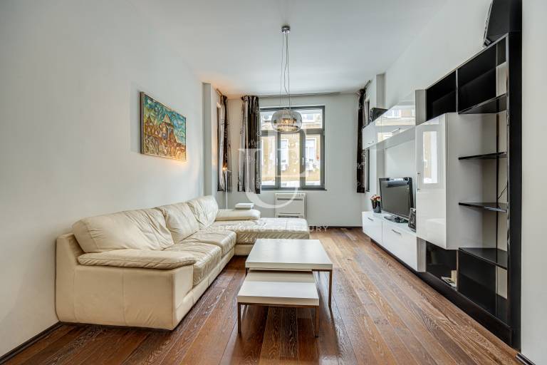 Two bedroom apartment for rent, next to Solunska Str.