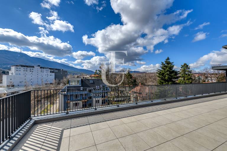 Penthouse for sale with wonderful views and a homely feel