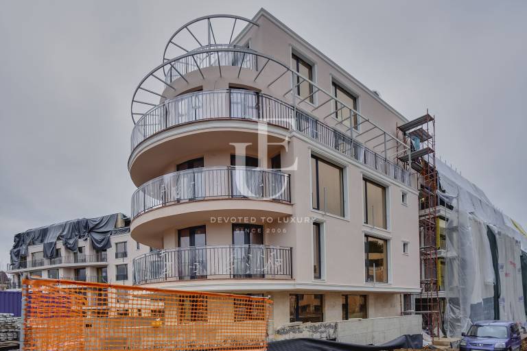 Тристаен апартамент в нова луксозна сграда в полите на Витоша