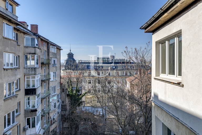 Aristocratic apartment on Moskovska Str. with elevator for sale
