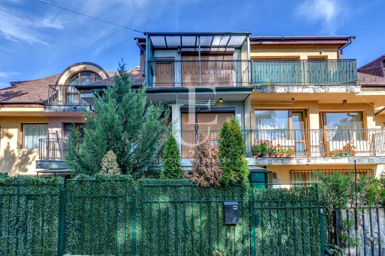 Functional terraced house near the Botanical Garden