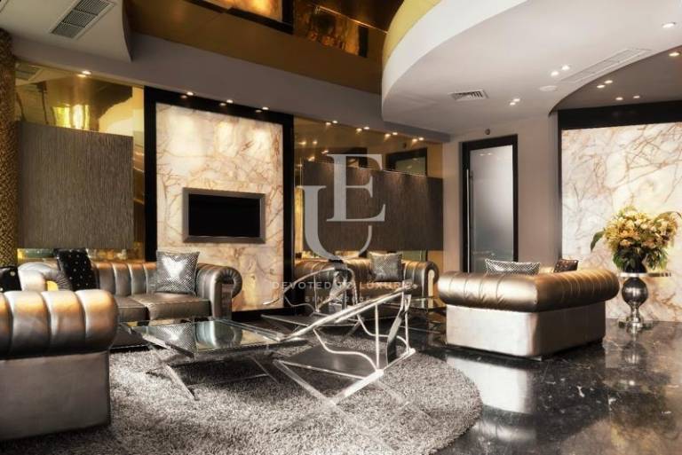 Three-bedroom  in a  building with fitness, spa and suimming pool