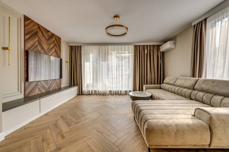 Луксозен тристаен апартамент за продажба в Манастирски ливади