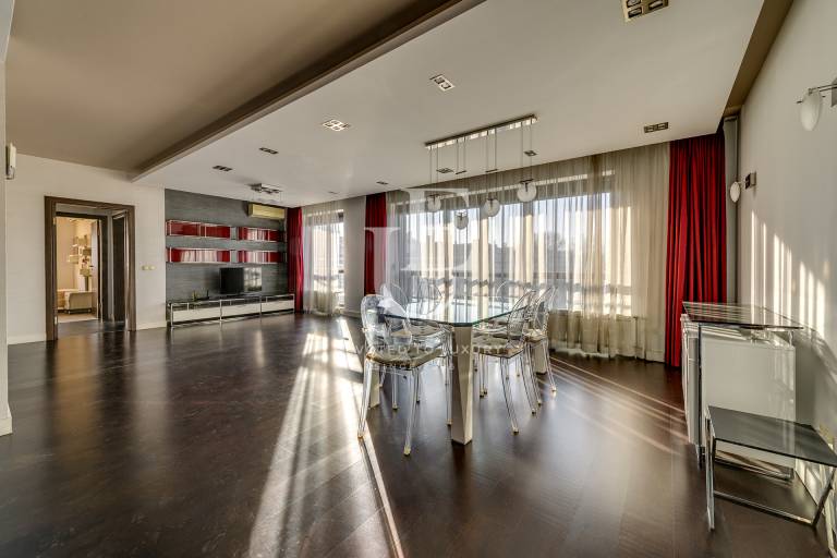 TOP center, spacious four bedroom apartment for sale