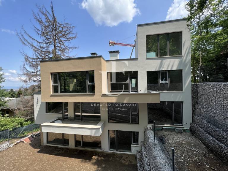Stunning 4-bedroom penthouse in Boyana district