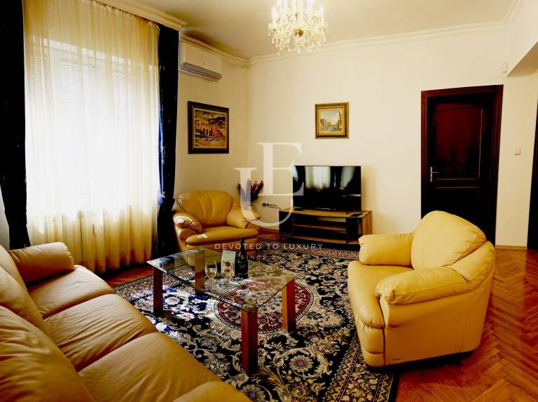 Аристократичен апартамент с три спални на пл. Славейков 