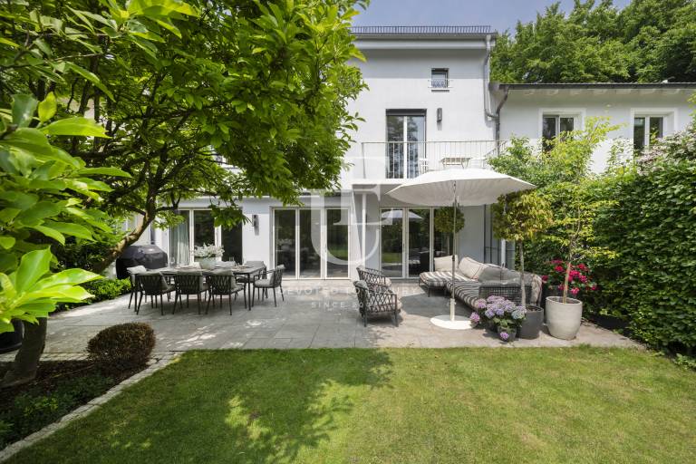 Spacious family home with refined style in the heart of Herzogpar