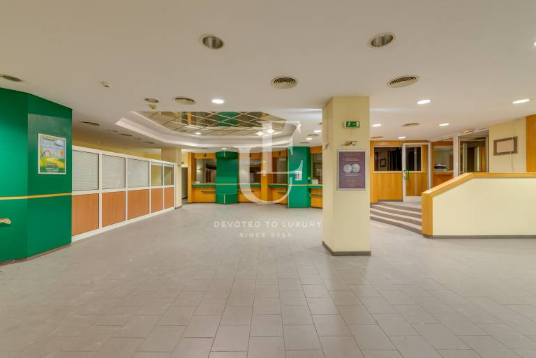 Търговско помещение с голям човекопоток в идеален център