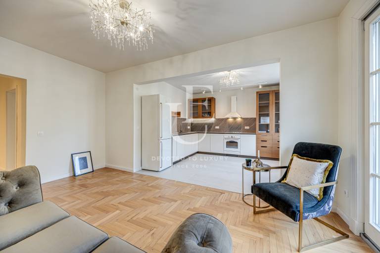 Elegant Apartment for Sale in Doctor's garden