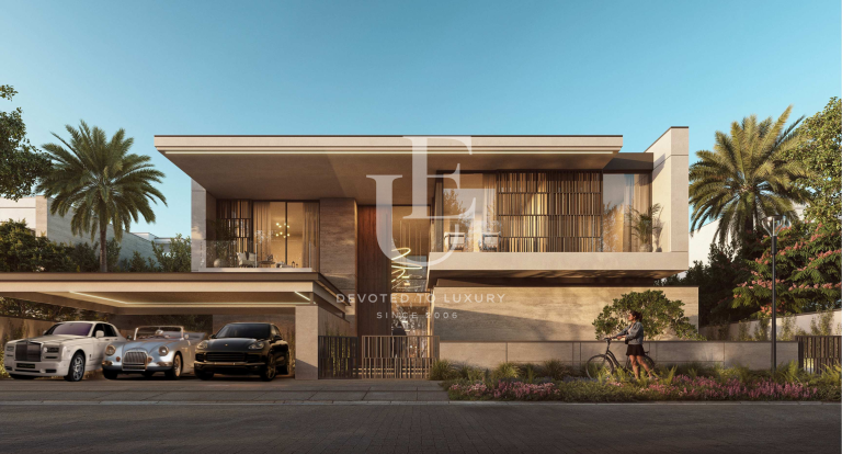 Elegant villa surrounded by golf courses in Ashwood Estates