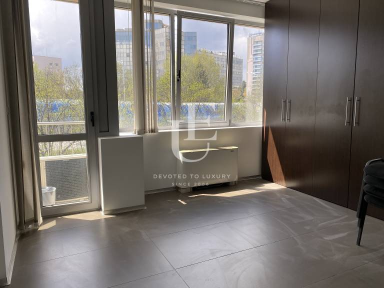 Very nice office in a office building