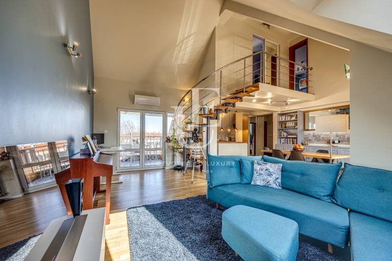 Duplex apartment within walking distance of Hemus Hotel