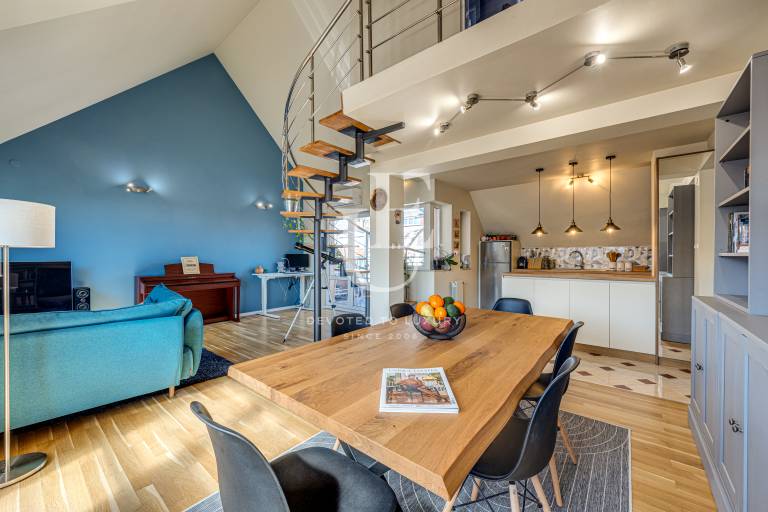 Duplex apartment within walking distance of Hemus Hotel