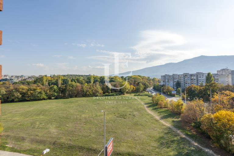 Modern apartment in exclusive building opposite the South  park 