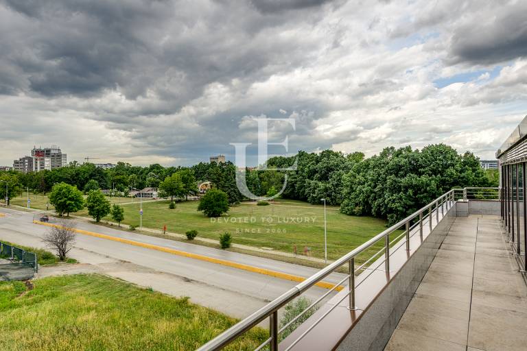 Отличен офис под наем с комуникативна локация