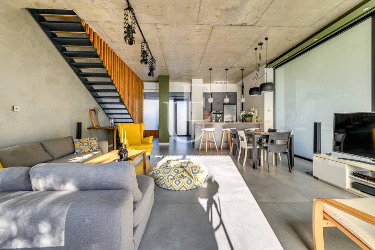 Стилна редова къща за продажба в подножието на Витоша