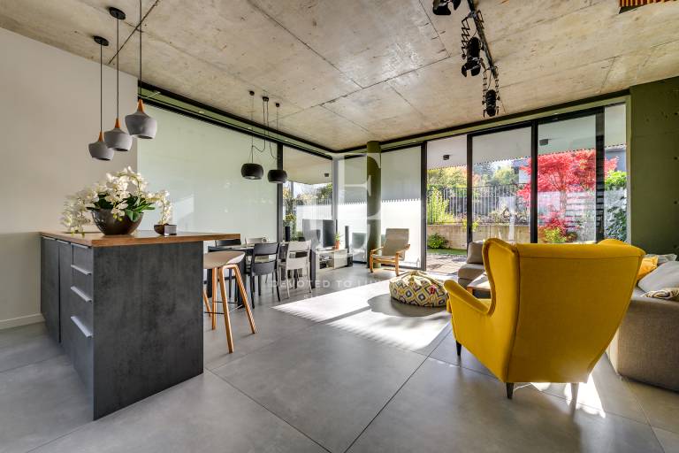 Стилна редова къща за продажба в подножието на Витоша