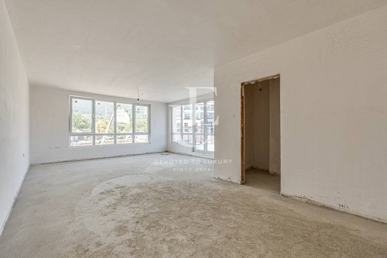 Panoramic three-room apartment in sq. Monastery Meadows-East