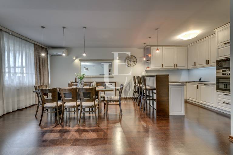 Просторен апартамент на престижна локация