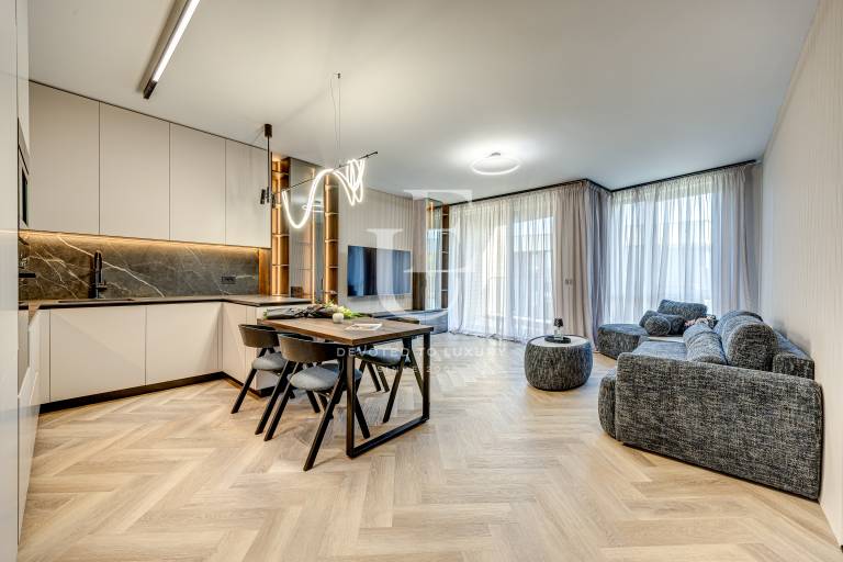 Нов апартамент с дизайнерски почерк в комплекс Морени