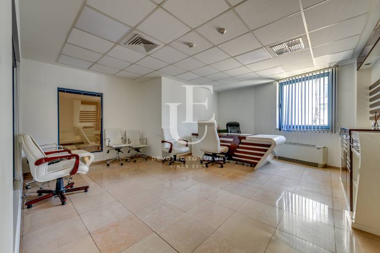 Офис за продажба  на ексклузивна локация