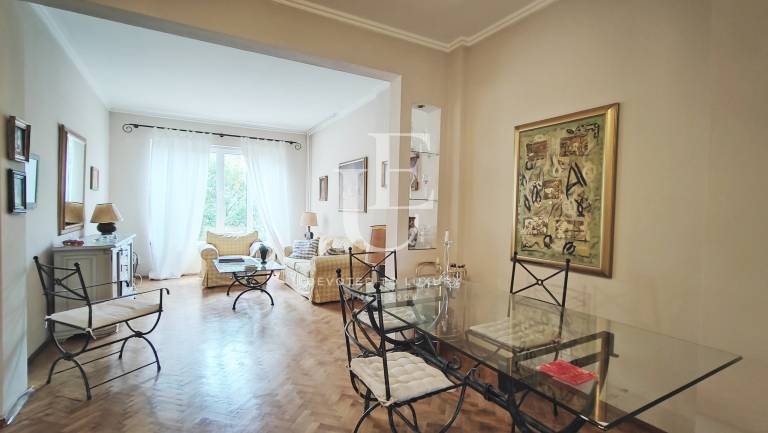 Артистичен апартамент за продажба в центъра на София 
