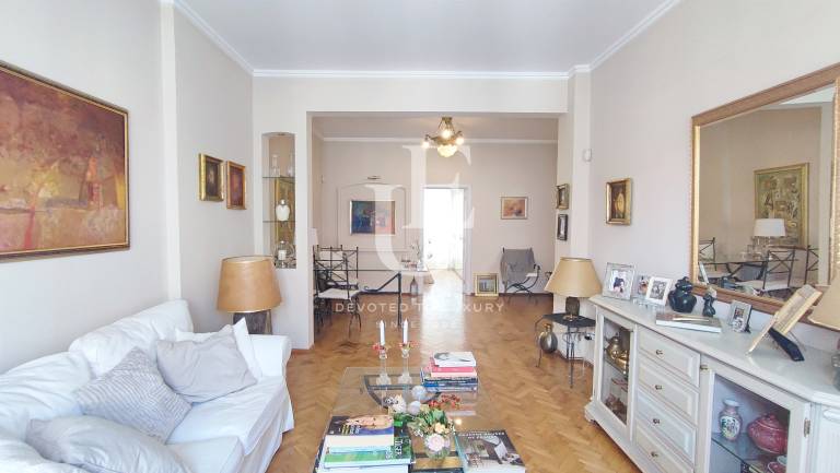Артистичен апартамент за продажба в центъра на София 