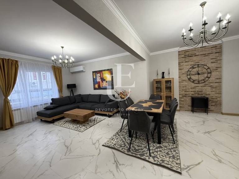 Two-bedroom apartment in a prime location for rent 