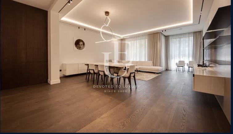 Luxurious three-room apartment in a prestigious building in Lozen