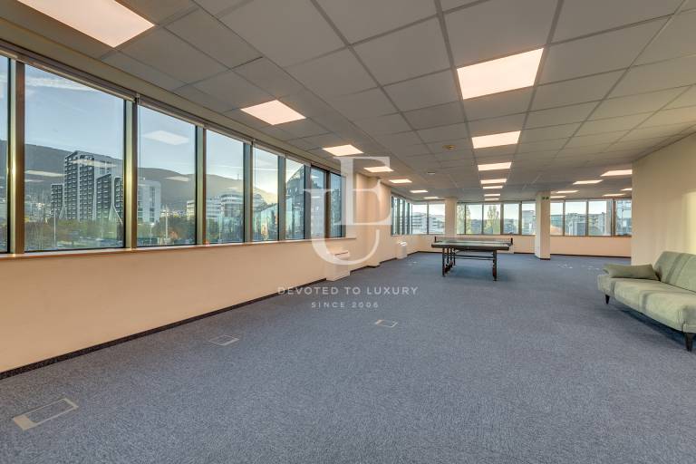 Офис пространства под наем с удобен достъп на бул. България