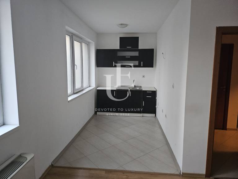 Three-room apartment with office status in Monastirski livadi 