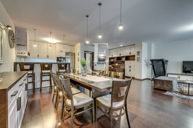 Просторен и функционален апартамент в кв.Изгрев 