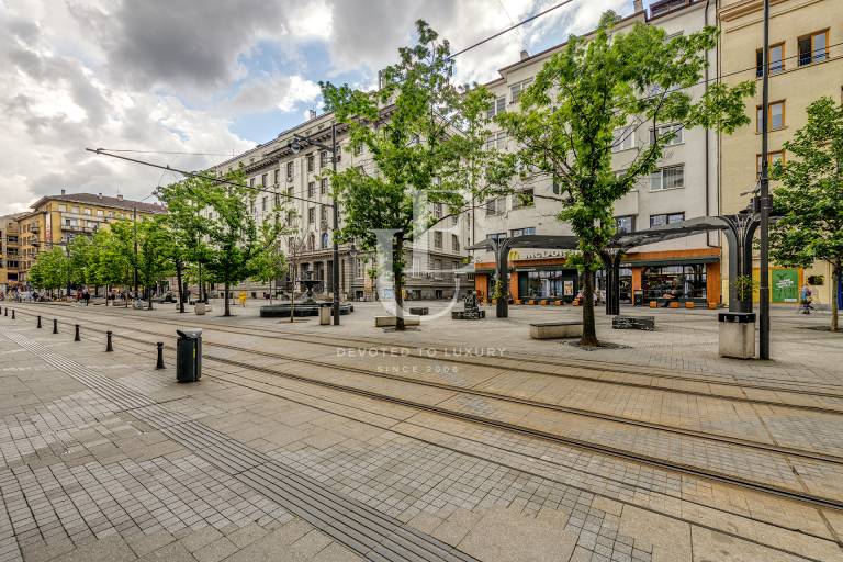 Commercial property for rent on Slaveykov square