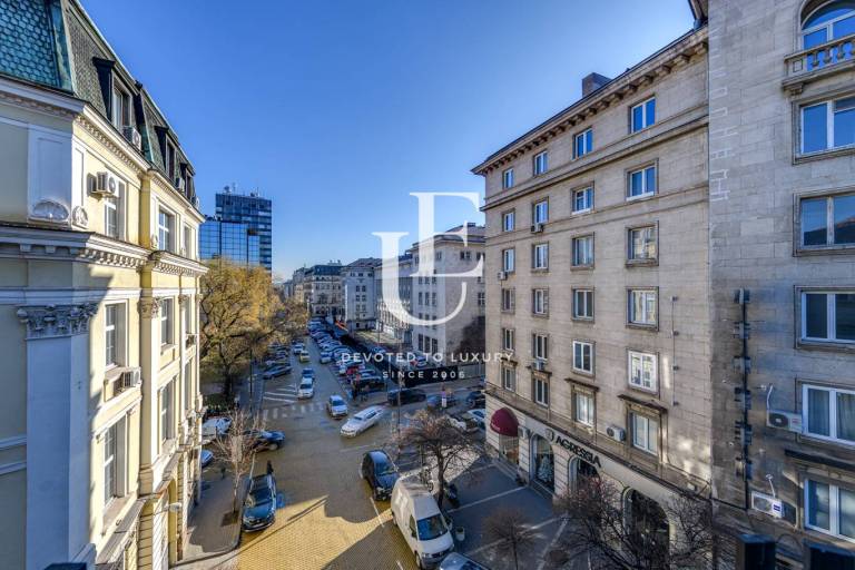 Office for rent in an aristocratic building in the center