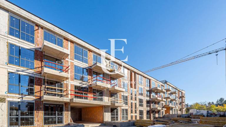 Luxury three-bedroom apartment in a modern building