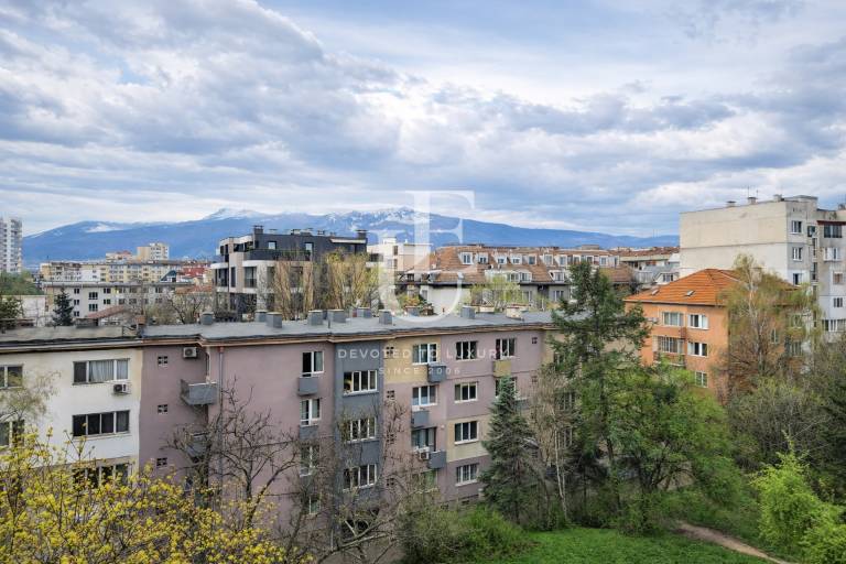 Просторен четиристаен апартамент в кв. Гео Милев 