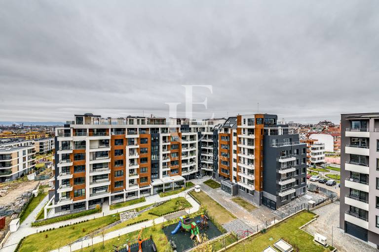 Panoramas and huge spaces in an apartment for sale