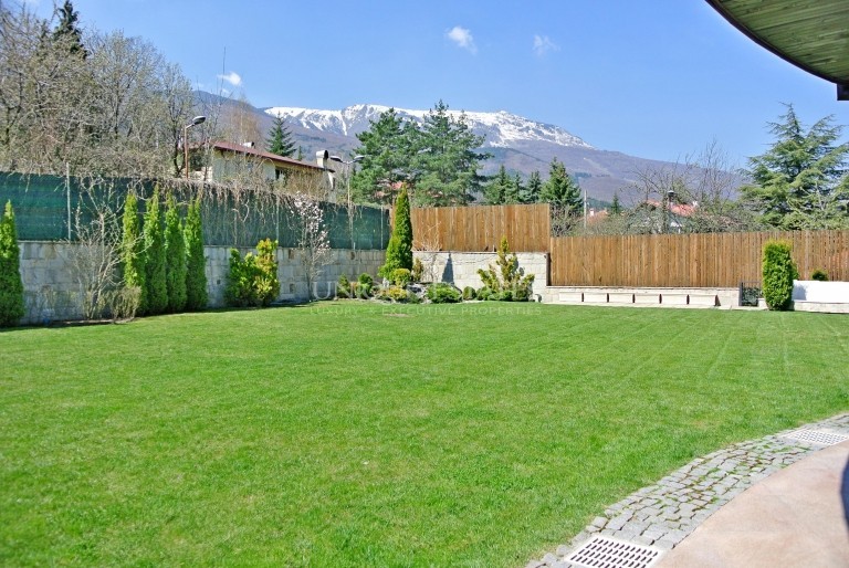 Wonderful house with six bedrooms in Simeonovo for rent