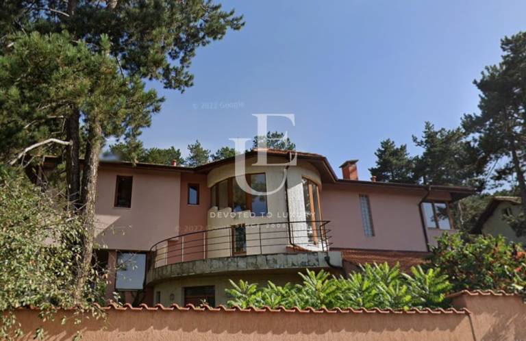 Елегантна резиденция в сърцето на Банкя за продажба