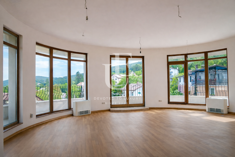 Тристаен апартамент с панорамни гледки в кв. Симеоново