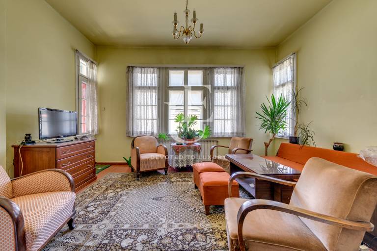 Градска къща за продажба в района на Княжево