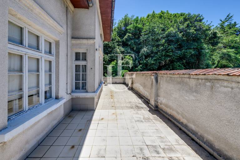 Градска къща за продажба в района на Княжево