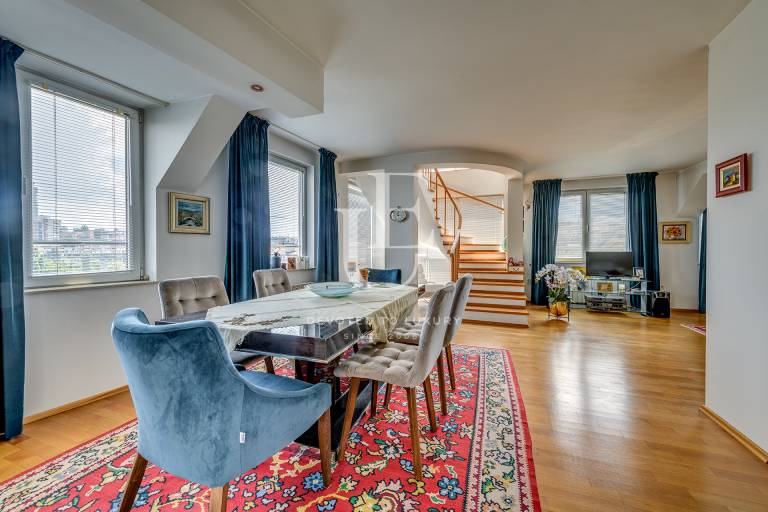 Пентхаус за продажба с панорамни гледки в кв. Иван Вазов