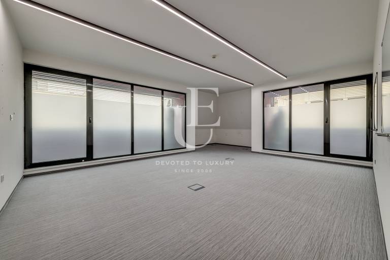 Modern office for rent in a beautiful building in the center 