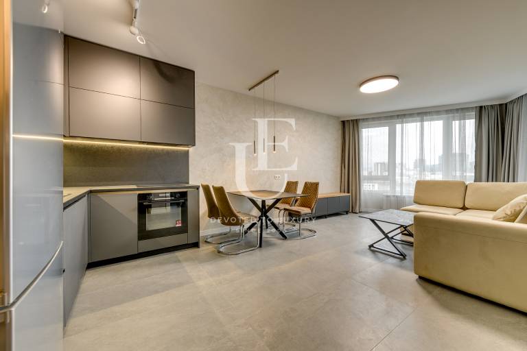 Нов, стилен апартамент в луксозна сграда до метростанция