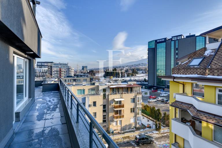 Четиристаен просторен апартамент