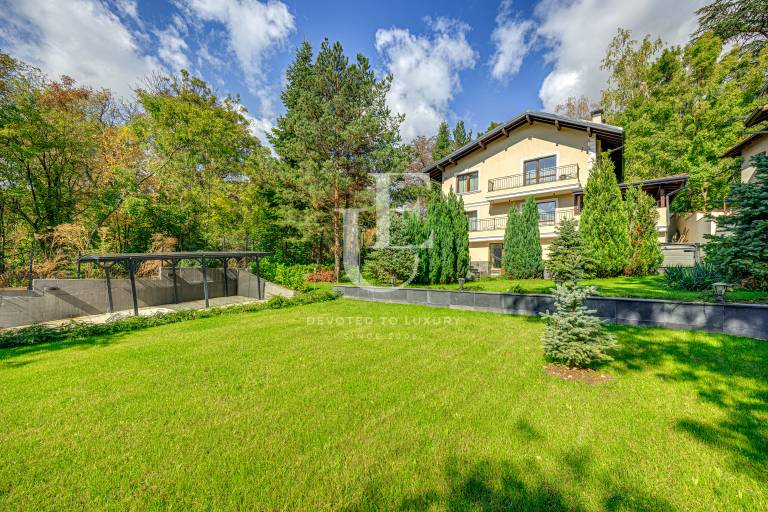 Семейна къща в кв. Банкя за продажба