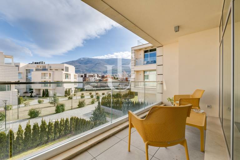 Spacious designer apartment with amazing views for rent