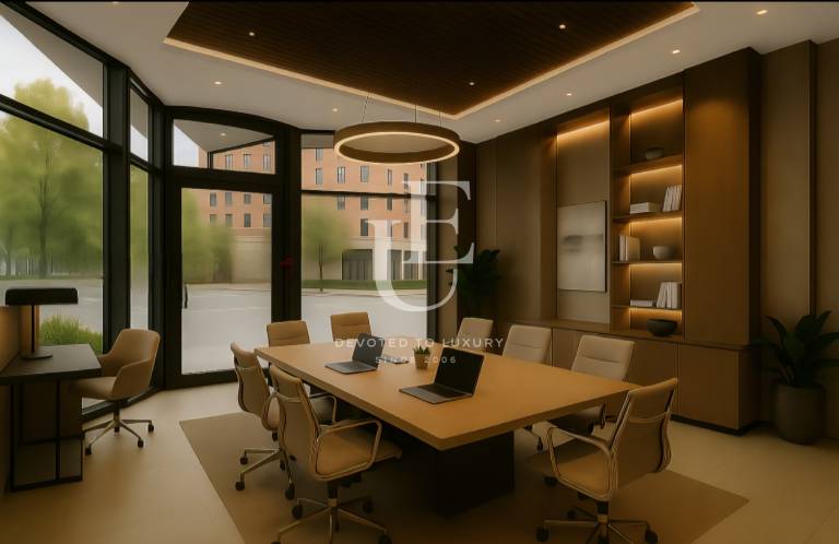 Commercial property next to Paradise Mall, metro station and park